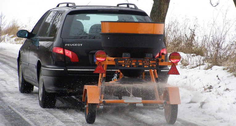 Rozsiewacz zaczepiany Dakr KRH 04 Fuji